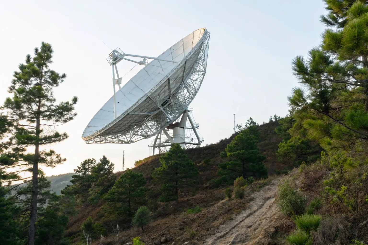 Diagram showing the management SSID on a hidden, isolated VLAN that is firewalled off from all user networks.