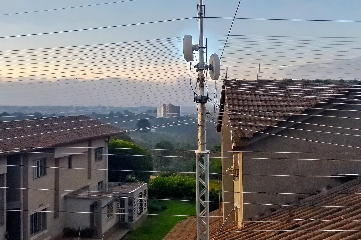 PtMP Deployment showing sector antenna and multiple client devices